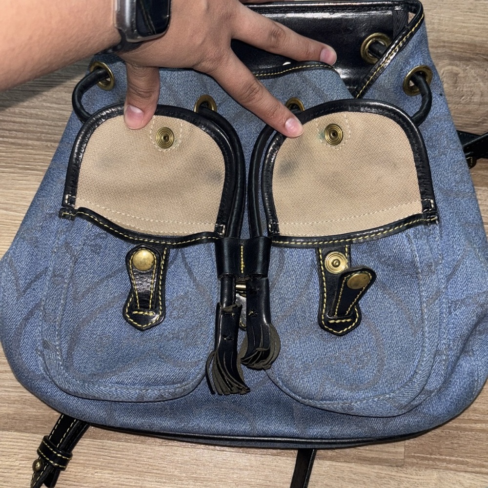 Dooney & Bourke Tan and Black Bag - Picture 4 of 9